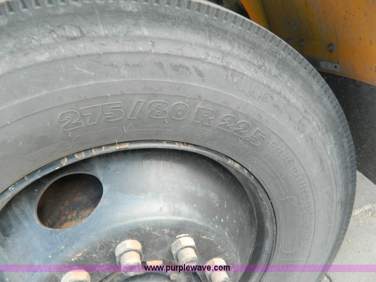 image for item J8980 1994 International 3800 school bus