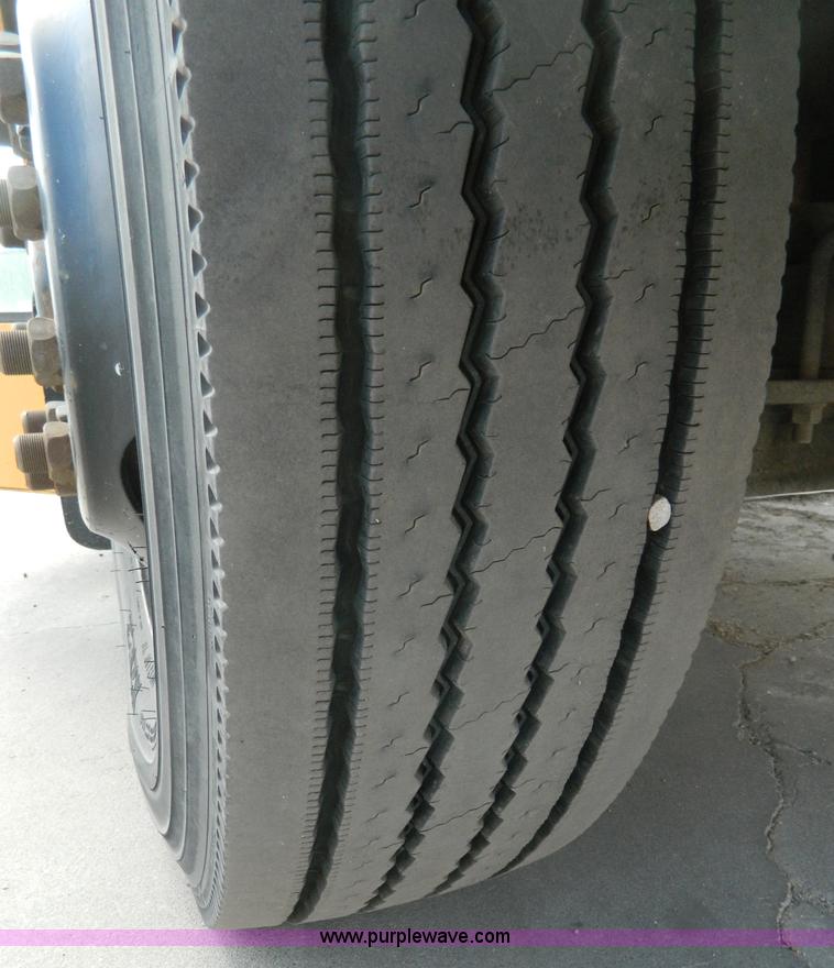 image for item J8980 1994 International 3800 school bus