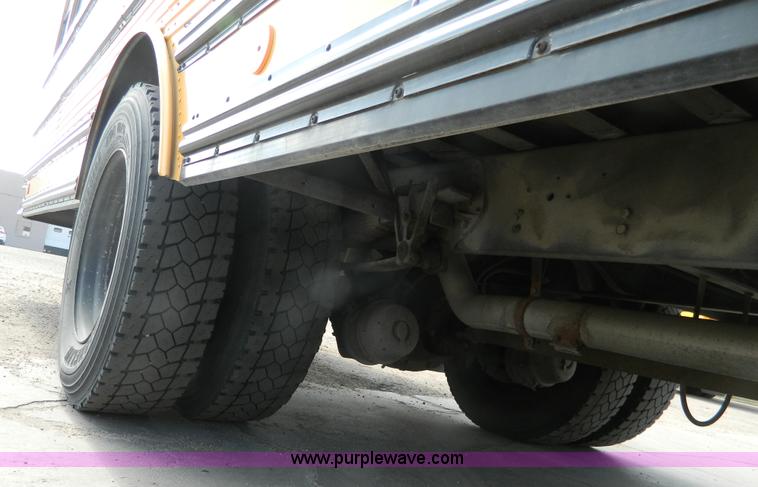 image for item J8980 1994 International 3800 school bus