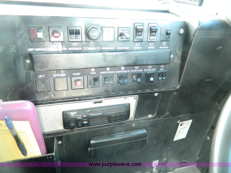 image for item J8980 1994 International 3800 school bus