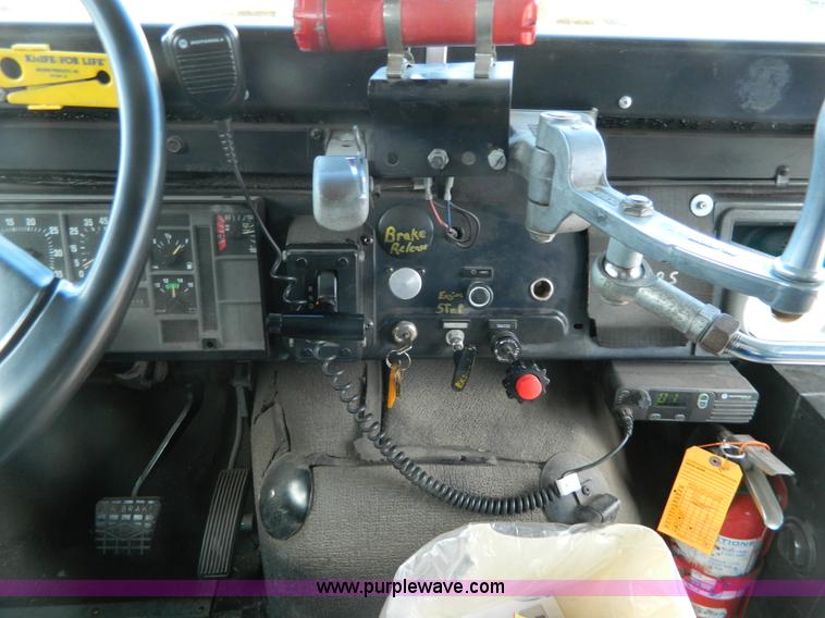 image for item J8980 1994 International 3800 school bus