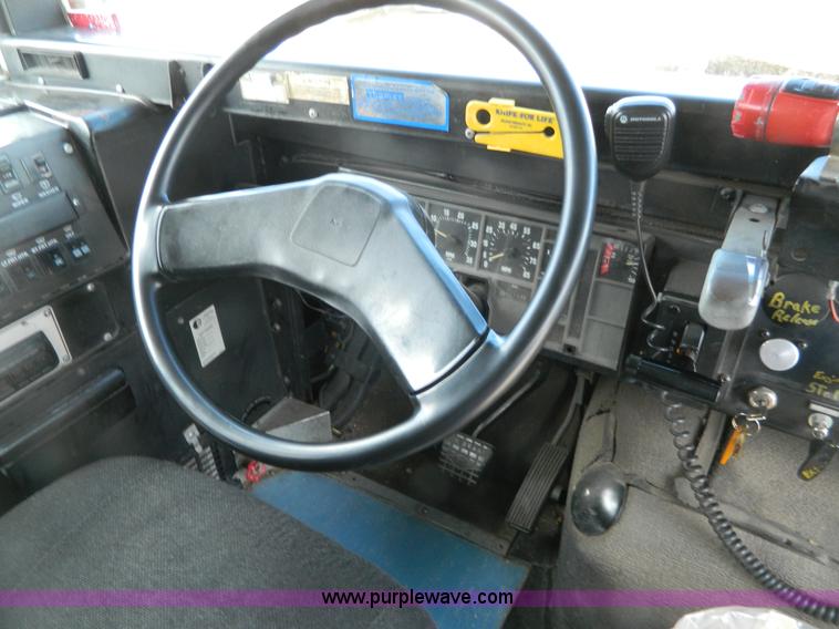 image for item J8980 1994 International 3800 school bus