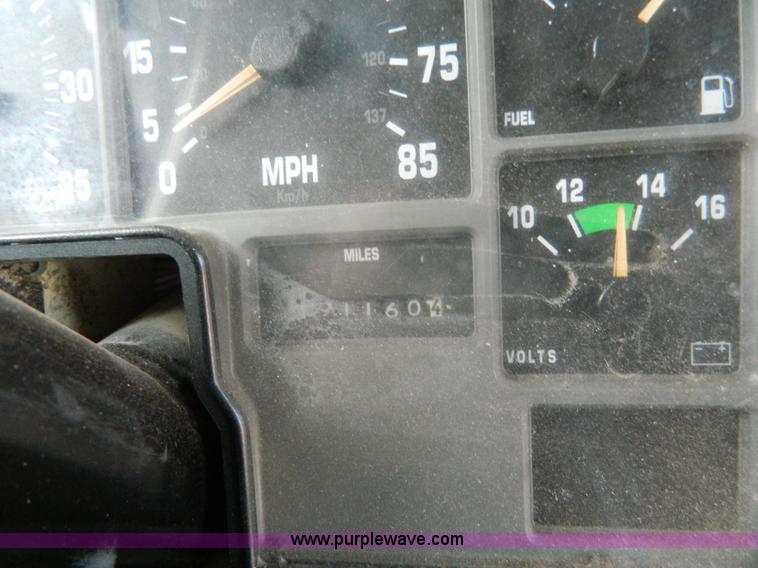 image for item J8980 1994 International 3800 school bus