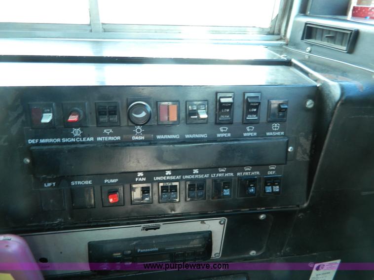 image for item J8980 1994 International 3800 school bus