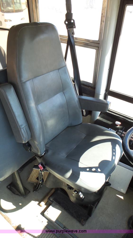 image for item J8985 1995 Thomas Built Saf-T-Liner MVP school bus