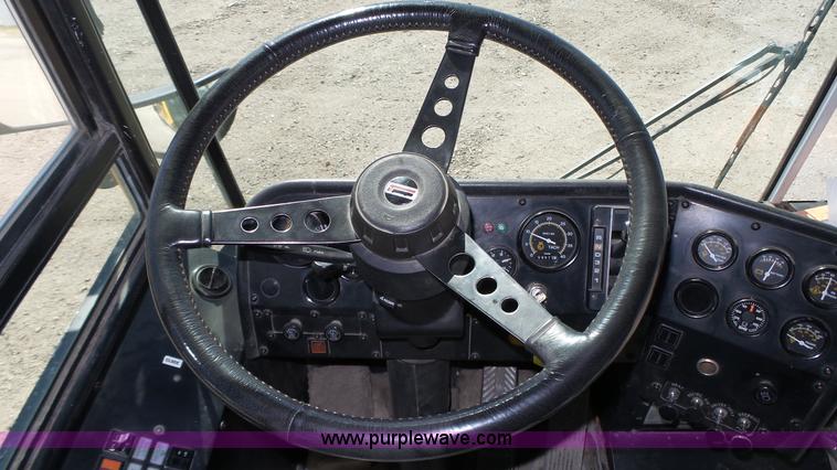 image for item J8985 1995 Thomas Built Saf-T-Liner MVP school bus