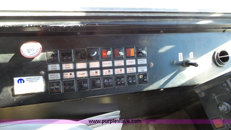 image for item J8985 1995 Thomas Built Saf-T-Liner MVP school bus