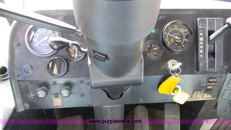 image for item J8985 1995 Thomas Built Saf-T-Liner MVP school bus