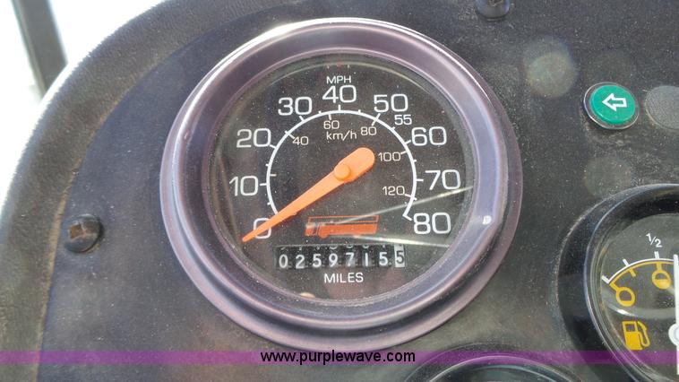 image for item J8985 1995 Thomas Built Saf-T-Liner MVP school bus