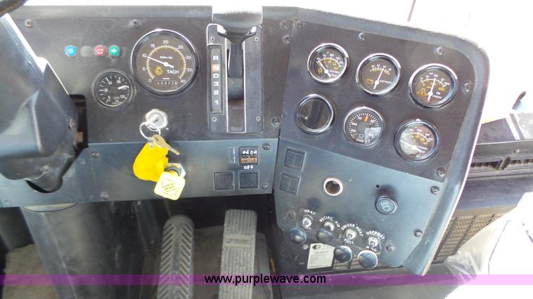 image for item J8985 1995 Thomas Built Saf-T-Liner MVP school bus