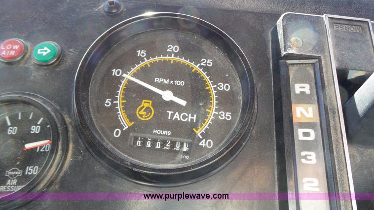 image for item J8985 1995 Thomas Built Saf-T-Liner MVP school bus