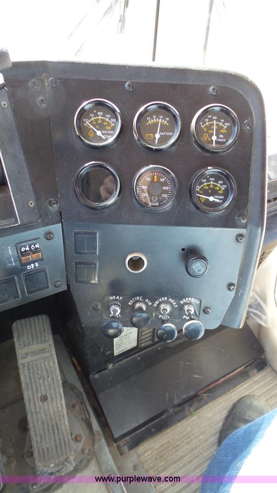 image for item J8985 1995 Thomas Built Saf-T-Liner MVP school bus