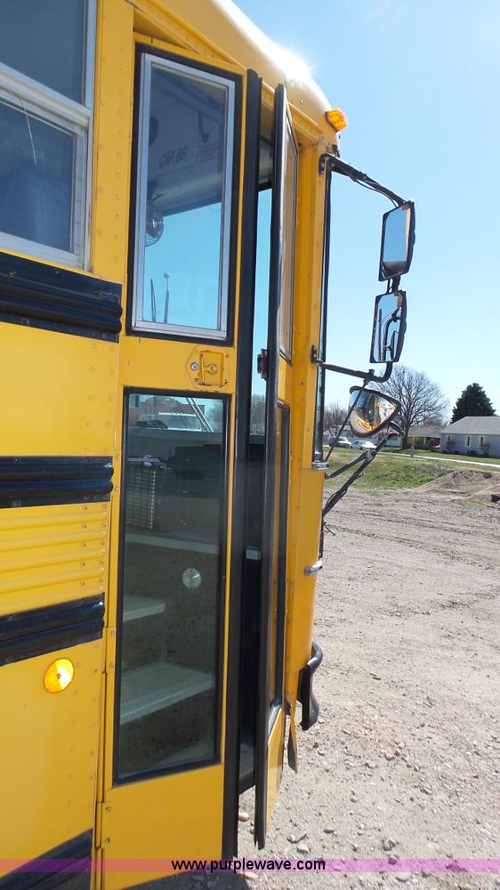 image for item J8985 1995 Thomas Built Saf-T-Liner MVP school bus