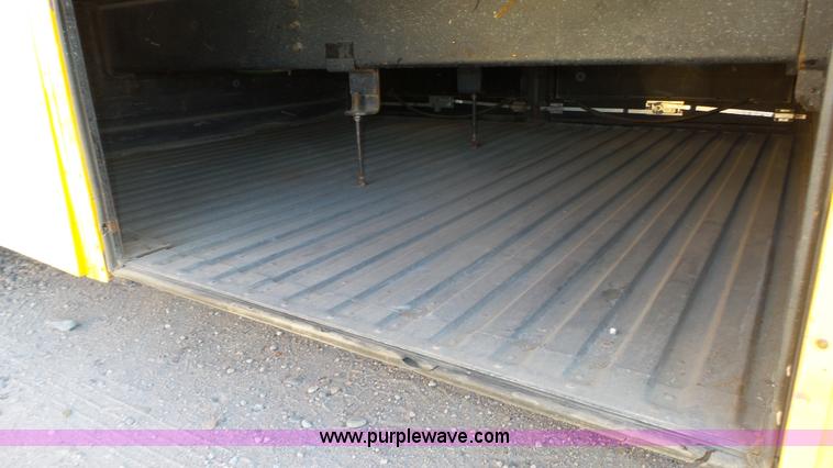 image for item J8985 1995 Thomas Built Saf-T-Liner MVP school bus