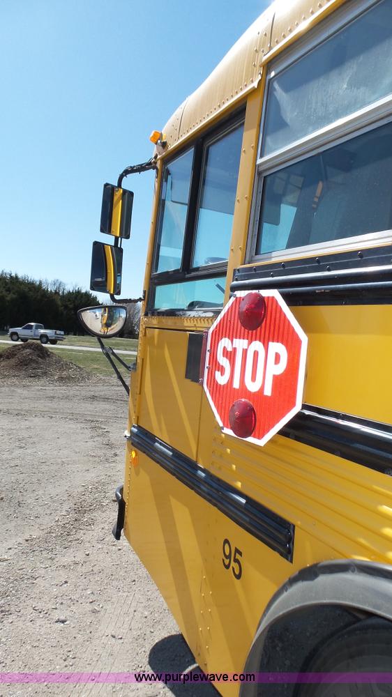 image for item J8985 1995 Thomas Built Saf-T-Liner MVP school bus