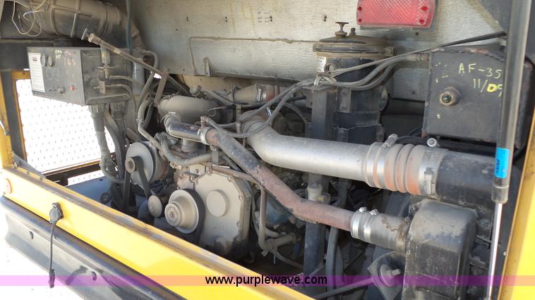 image for item J8985 1995 Thomas Built Saf-T-Liner MVP school bus