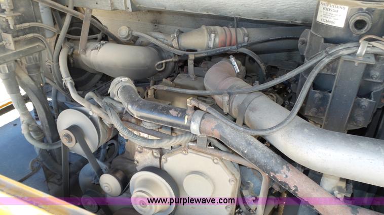 image for item J8985 1995 Thomas Built Saf-T-Liner MVP school bus