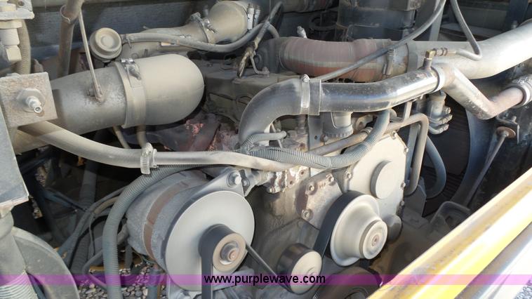 image for item J8985 1995 Thomas Built Saf-T-Liner MVP school bus