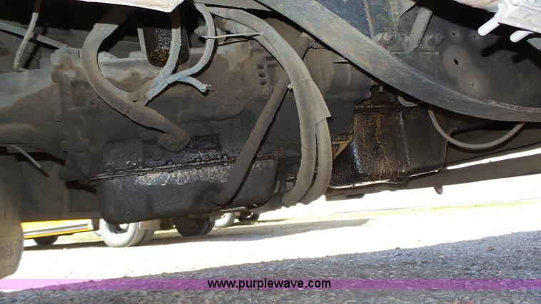 image for item J8985 1995 Thomas Built Saf-T-Liner MVP school bus