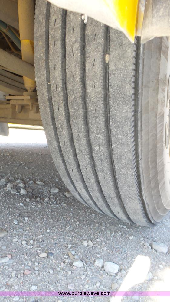 image for item J8985 1995 Thomas Built Saf-T-Liner MVP school bus