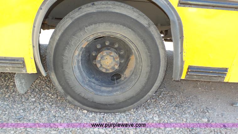 image for item J8985 1995 Thomas Built Saf-T-Liner MVP school bus