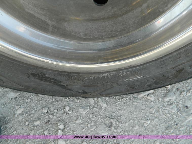 image for item J8986 2002 Ford 801 ambulance