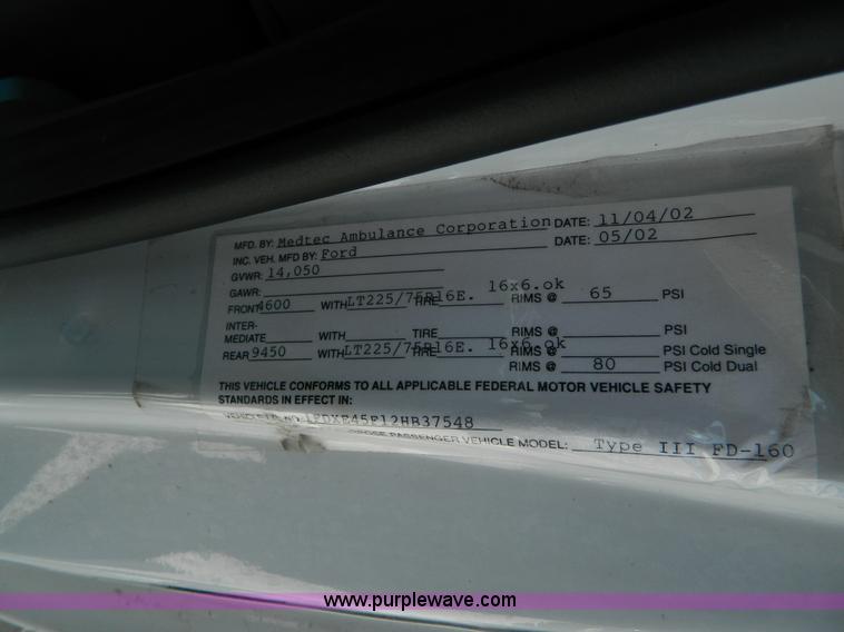 image for item J8986 2002 Ford 801 ambulance