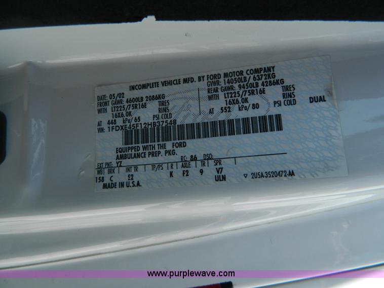 image for item J8986 2002 Ford 801 ambulance