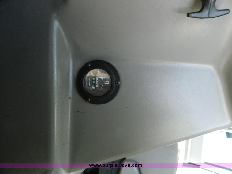 image for item J8986 2002 Ford 801 ambulance