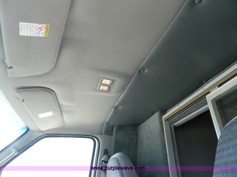 image for item J8986 2002 Ford 801 ambulance