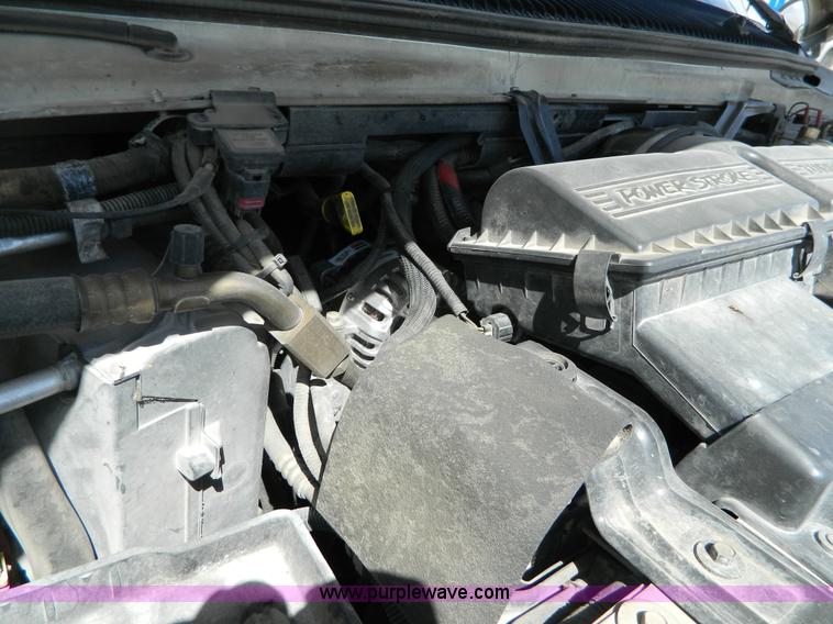 image for item J8986 2002 Ford 801 ambulance