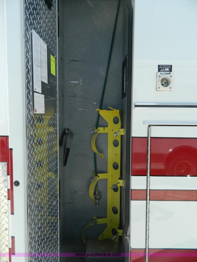 image for item J8986 2002 Ford 801 ambulance