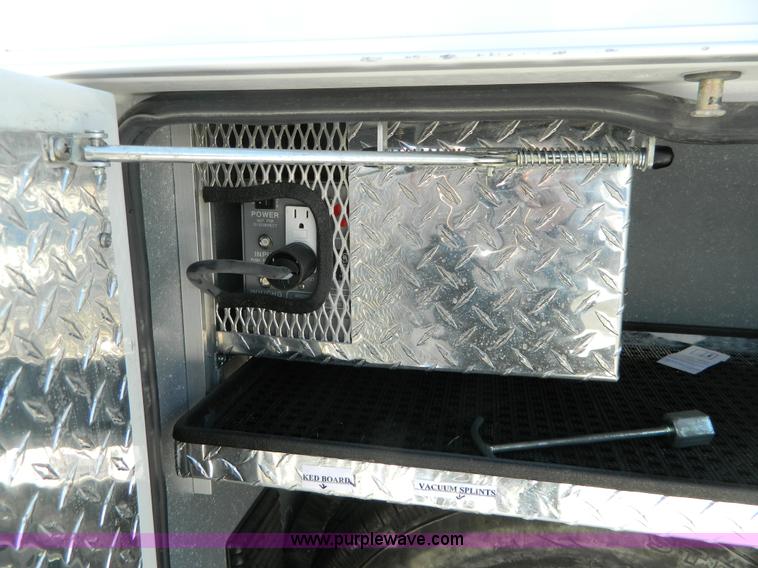 image for item J8986 2002 Ford 801 ambulance