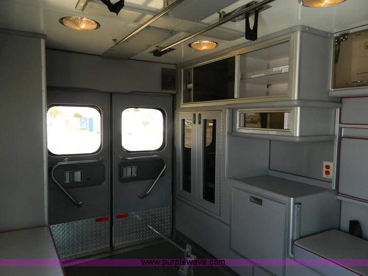 image for item J8986 2002 Ford 801 ambulance