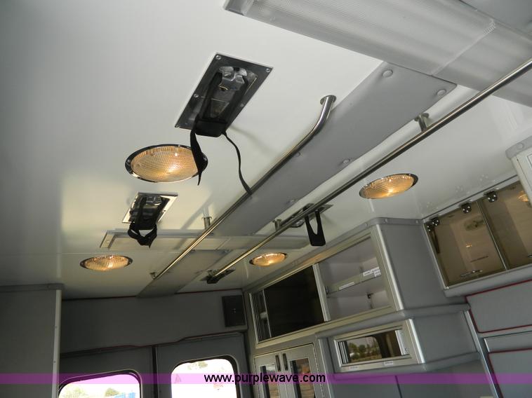 image for item J8986 2002 Ford 801 ambulance