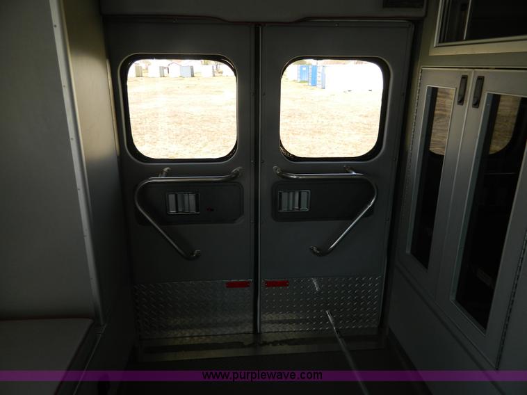 image for item J8986 2002 Ford 801 ambulance