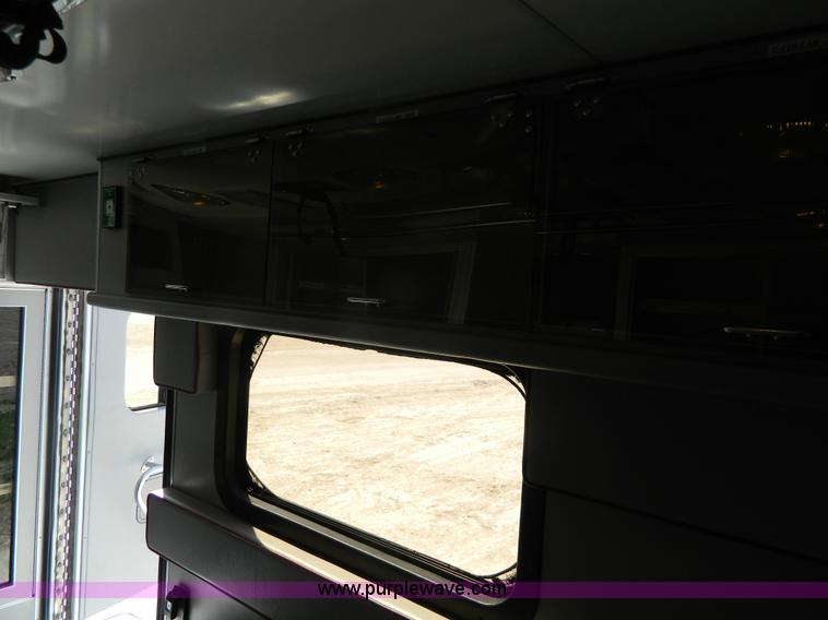 image for item J8986 2002 Ford 801 ambulance