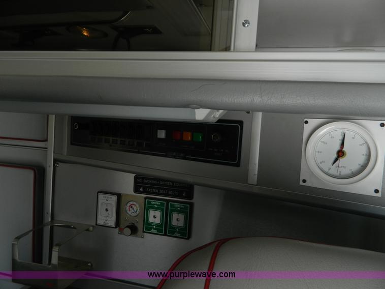 image for item J8986 2002 Ford 801 ambulance
