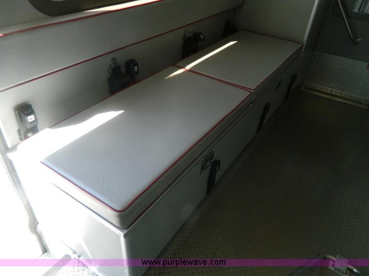 image for item J8986 2002 Ford 801 ambulance