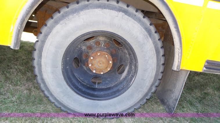 image for item J8987 2005 Blue Bird Vision school bus