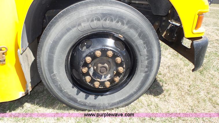 image for item J8987 2005 Blue Bird Vision school bus