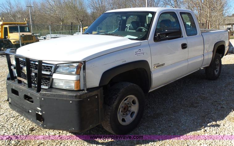 image for item K1316 2006 Chevrolet Silverado 2500HD pickup truck