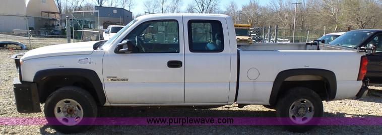 image for item K1316 2006 Chevrolet Silverado 2500HD pickup truck