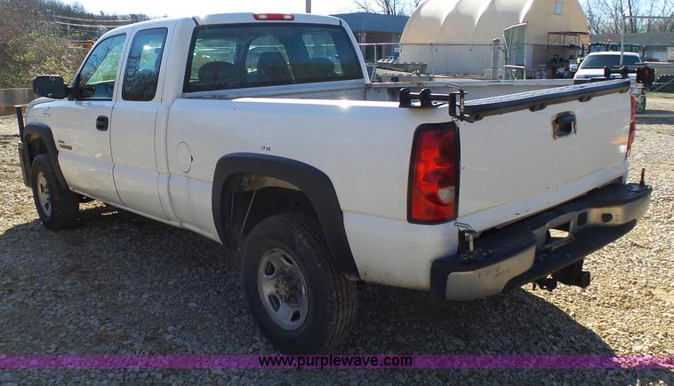 image for item K1316 2006 Chevrolet Silverado 2500HD pickup truck