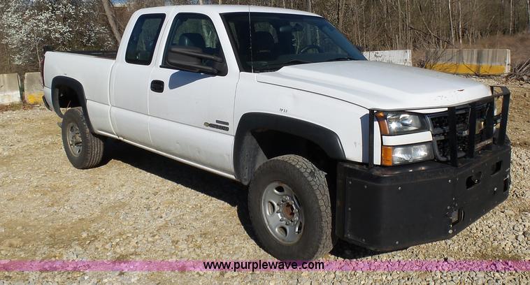 image for item K1316 2006 Chevrolet Silverado 2500HD pickup truck