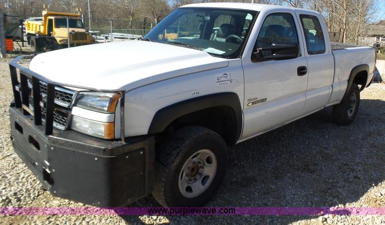 image for item K1316 2006 Chevrolet Silverado 2500HD pickup truck