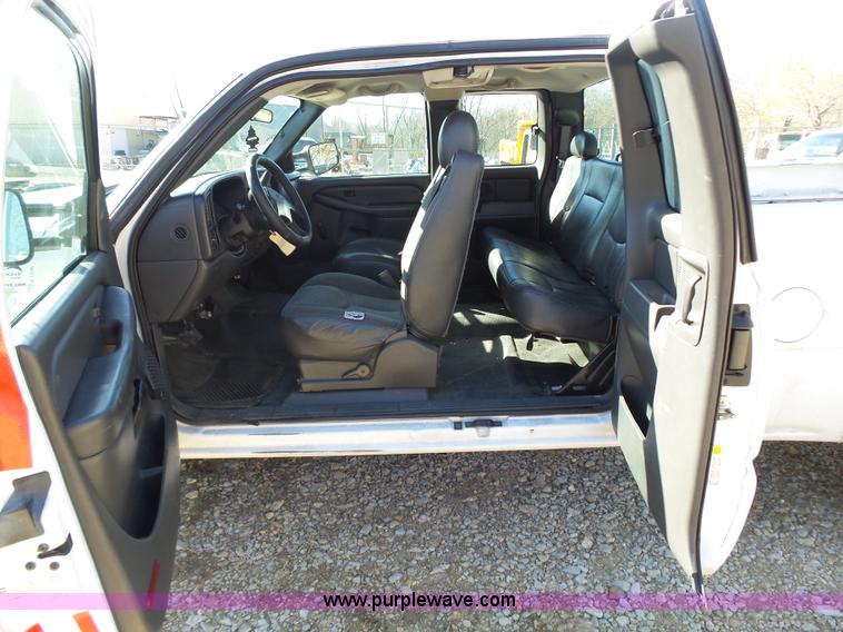 image for item K1316 2006 Chevrolet Silverado 2500HD pickup truck