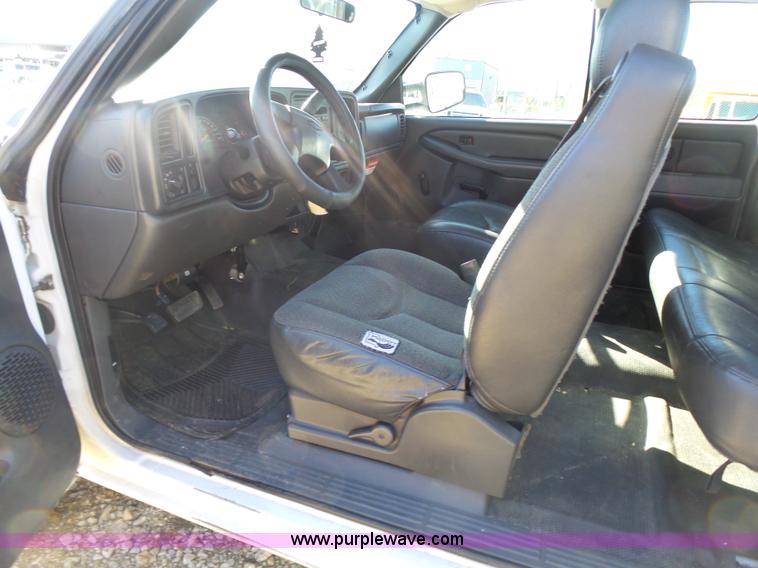 image for item K1316 2006 Chevrolet Silverado 2500HD pickup truck