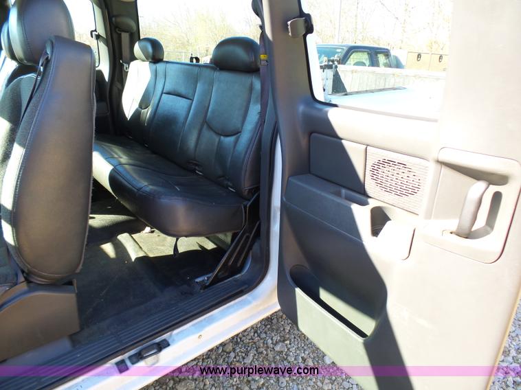 image for item K1316 2006 Chevrolet Silverado 2500HD pickup truck