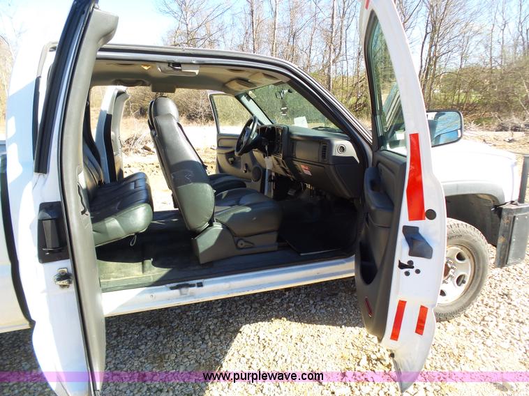 image for item K1316 2006 Chevrolet Silverado 2500HD pickup truck
